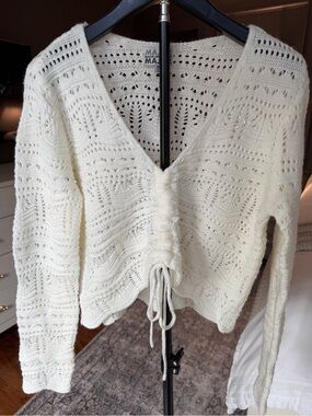 Major Label Group Cream Crochet Knit Sweater Ruched Front Tie V-Neck Size Medium